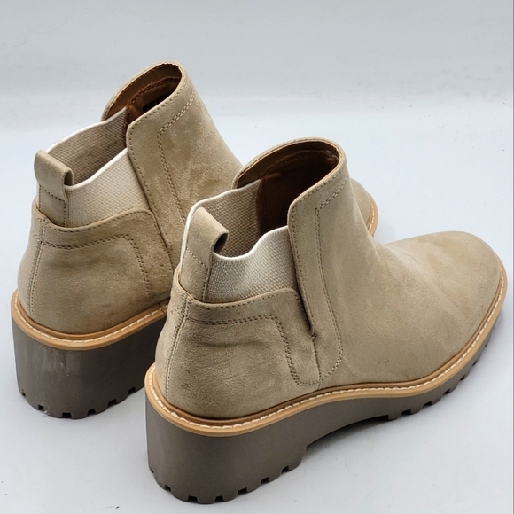 DOLCE VITA RIELLE LUG HIKER SUEDE BOOTS IN TAUPE SIZE 8. - Picture 5 of 16